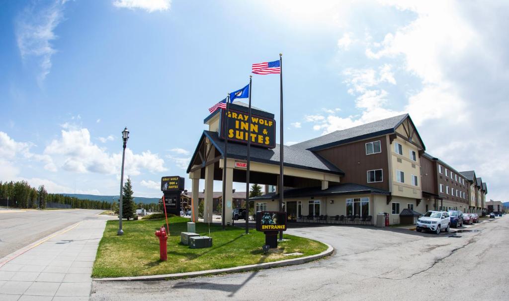 Gray wolf lodge West Yellowstone